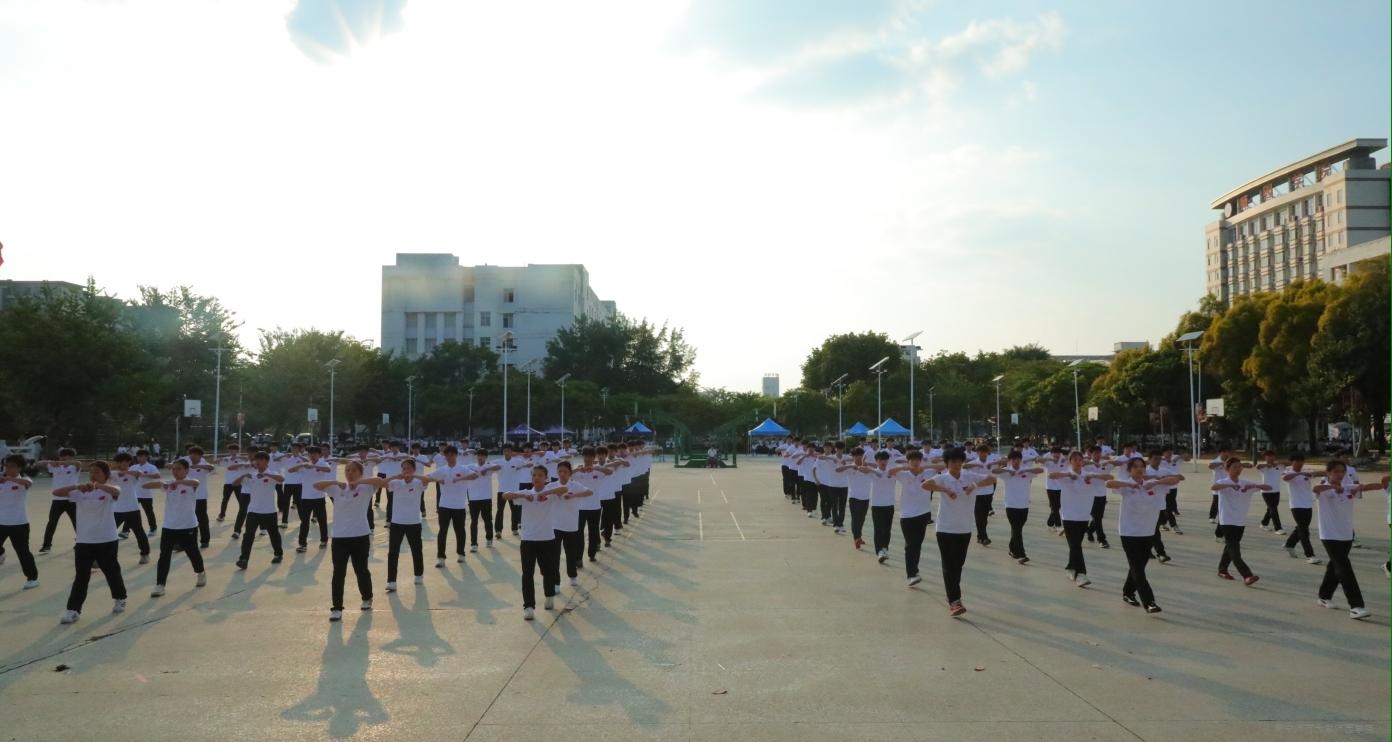学校顺利举行2026级新生广播体操比赛